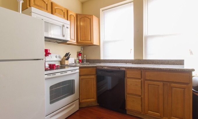 Spruce Hill Apartment | Stay With Kay University City