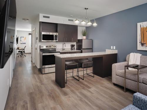 Newnan Hotel | stayAPT Suites Atlanta-Newnan