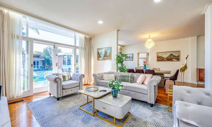 McKinnon House | StayAU 6BR McKinnon Pool Home