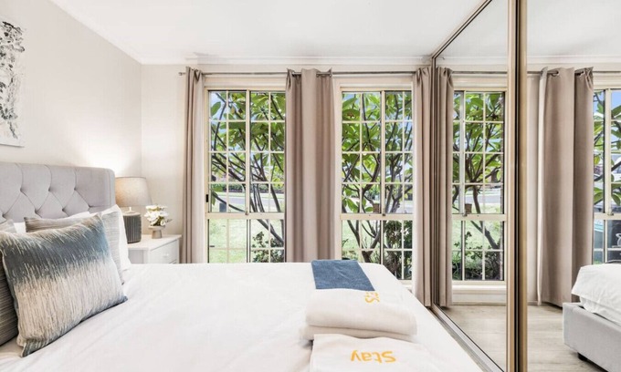 Ingleburn House | StayAU Cozy 3BR Suburban Retreat in Ingleburn