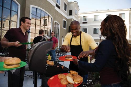 Northeast Heights Hotel | Staybridge Suites Albuquerque North by IHG