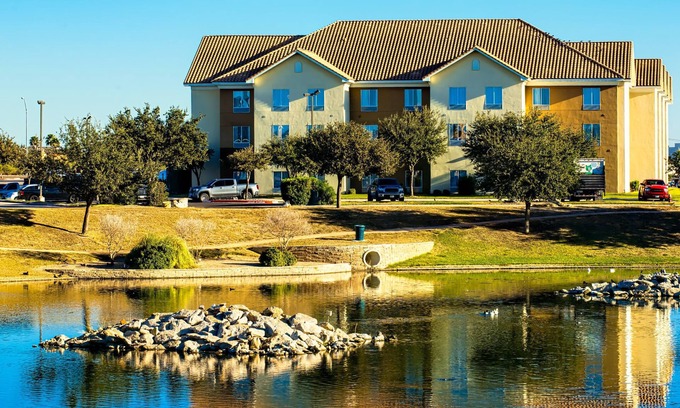Laredo Hotel | Staybridge Suites Laredo International Airport by IHG