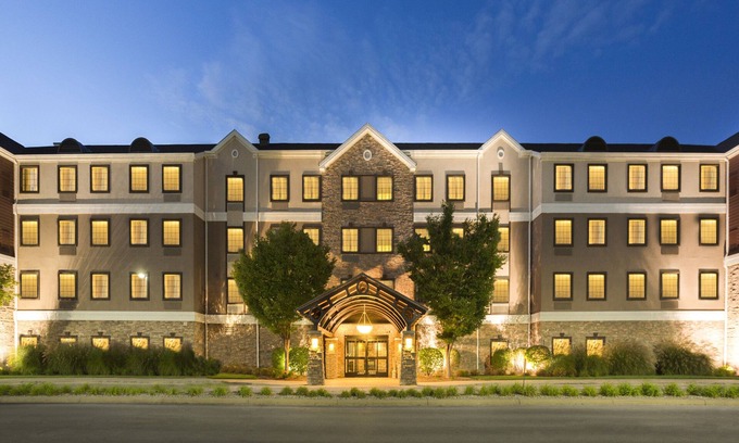Maumee Hotel | Staybridge Suites Toledo - Maumee by IHG