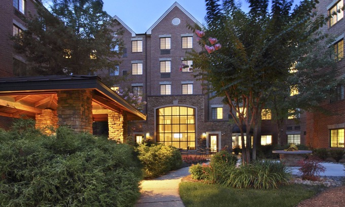 McLean Hotel | Staybridge Suites Tysons - McLean by IHG