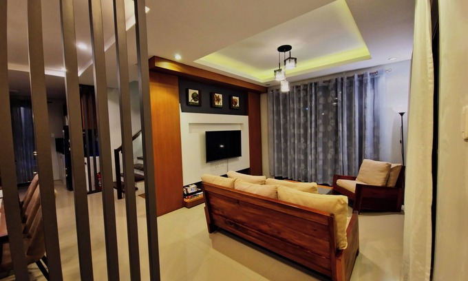 Laurel Villa | Staycation At Sandari Batulao (Overlooking Spot)