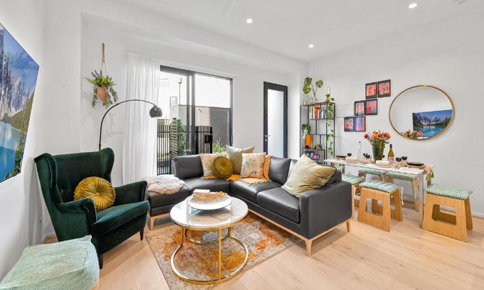 Coburg Apartment | StayCentral - Boulevard Gardens (Coburg)