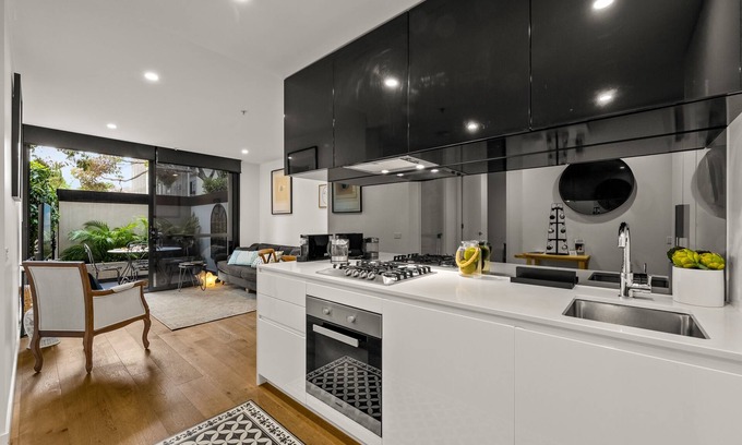 Hawthorn East Apartment | StayCentral - Hawthorn East - Study, 2 Car spaces