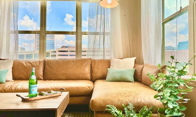 Texas Medical Center Apartment | StayCozy Lux 2KingBed by MD Anderson TMC Free P