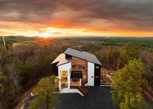 Pickens House | Stayhocha Here For the View!