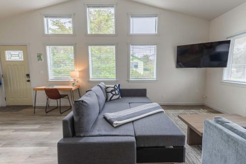 Port Orford Apartment | #StayinMyDistrict Oceanview Studio Loft