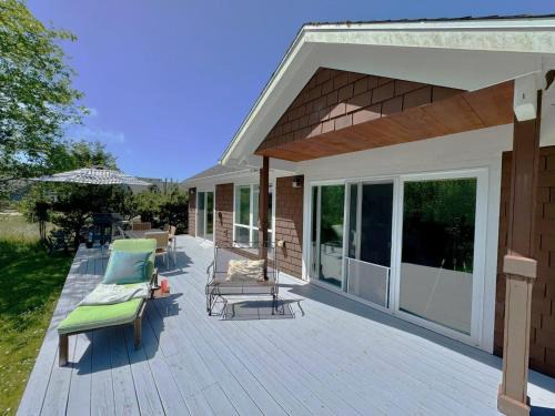 Rockaway Beach House | #StayinMyDistrict The Heron Hideaway