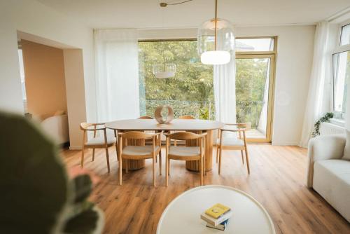 Celle House | Staylight Penthouse by the French Garden - 7 Min to Old Town