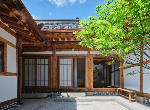 Jongno Apartment | StayMoire Entire Hanok - Central of Seoul