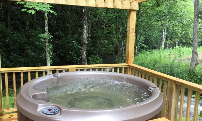 Topton Cabin | stayNantahala – Smoky Mountain Cabins and Luxury Yurts