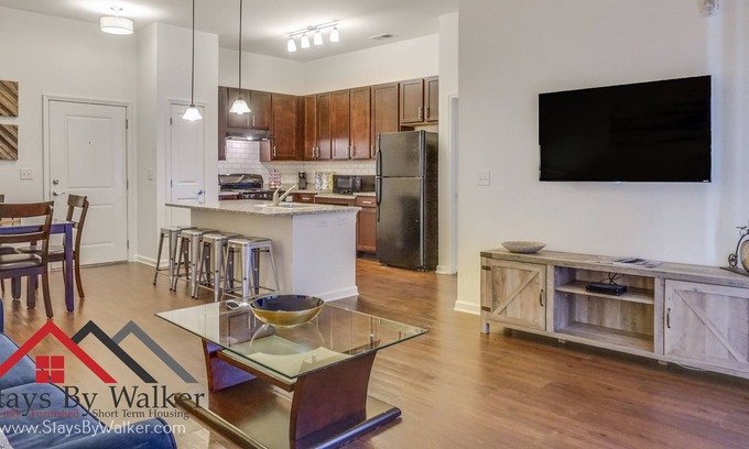 Ashbrook - Clawson Village Condo | StaysByWalker Park Rd 2BR - KingBeds/Parking ADA