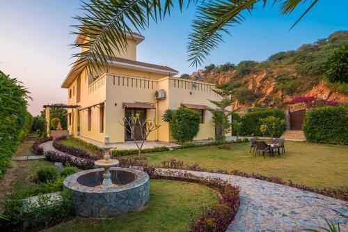 Gurugram Villa | StayVista at Bliss In The Woods w Outdoor Pool - Gurgaon