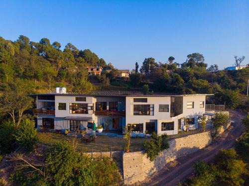 Kuthar Villa | StayVista at Nivriti - Heated Outdoor Pool