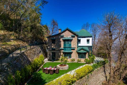 Kasauli Villa | StayVista at Padam Hill- Pet Friendly Villa with Garden