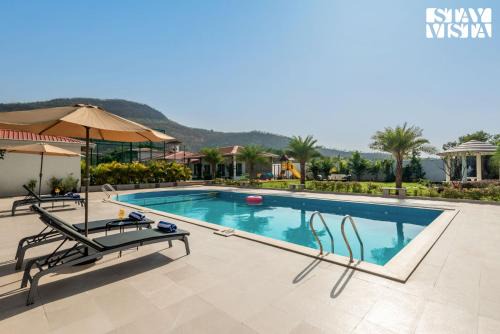 Karjat Villa | StayVista at The Grand Ten with lawn and pool
