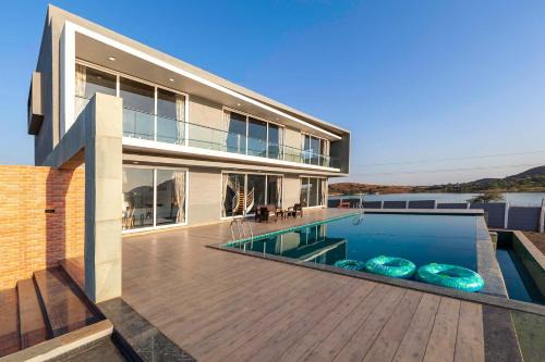 Nashik Villa | StayVista's Bellisimo Panorama - Lakeside Oasis with Infinity Pool, Modern Interiors, Open-to-Sky Bathtub, and Lush Green Lawn