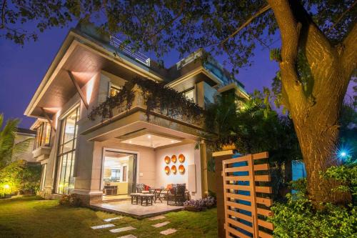 Malavli Villa | StayVista's Villa Maira - Hill-View & Pet-Friendly Villa with Modern Interiors
