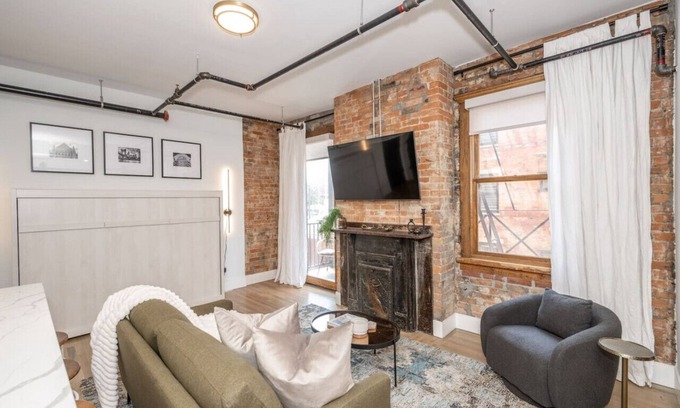 Over-the-Rhine Apartment | StayWade | OTR | Free Parking