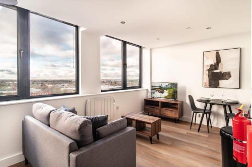 Old Trafford Apartment | StayZeni, Alexandra Rise Manchester Studio