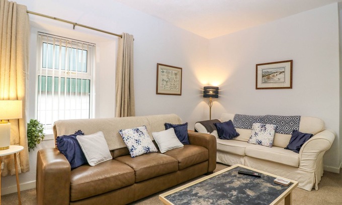 Kirriemuir Cottage | STEADING COTTAGE, pet friendly, with a garden in Kirriemuir