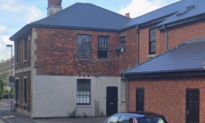 Swindon Apartment | Steam Dream Swindon Town Centre sleeps up to 5/free parking