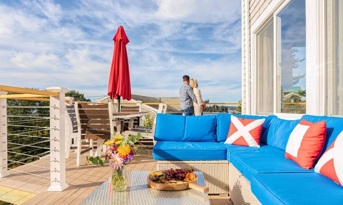 West Southport Cottage | Steamboat Landing Cottage: Water Views, Nearby Beach