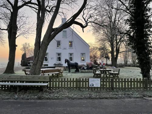 Bunderhee House | Steinhaus Hof
