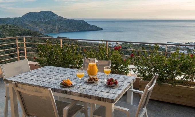 Mirthios Apartment | Stella in the Village Suites