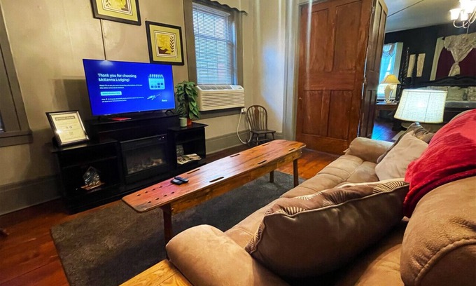 Coshocton Apartment | Stella's Place in Heart of Historic Roscoe Village