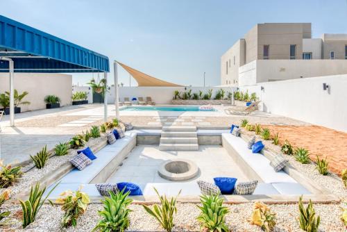 Jumeira 3 Villa | Stella Stays Cozy Beachfront Villa Private Pool 4BDR