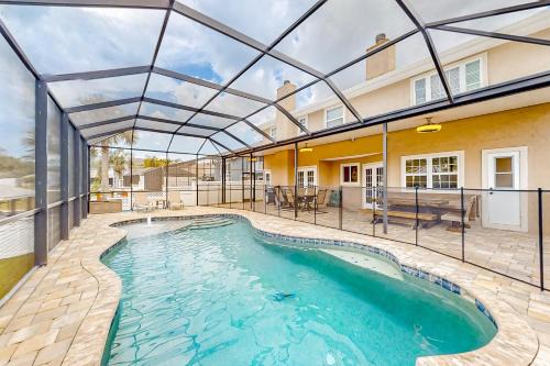 Palm Harbor House | Stellar Comet Court