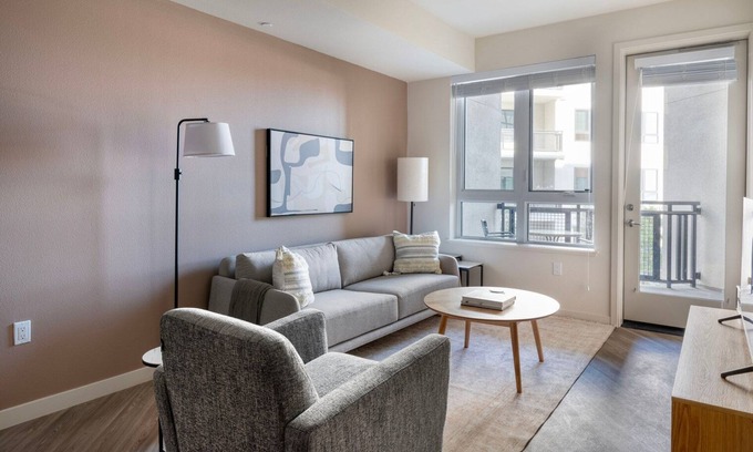 Southwest Berkeley Apartment | Stellar Emeryville 1BR w/Spin Studio & A/C, nr Mall, by Blueground