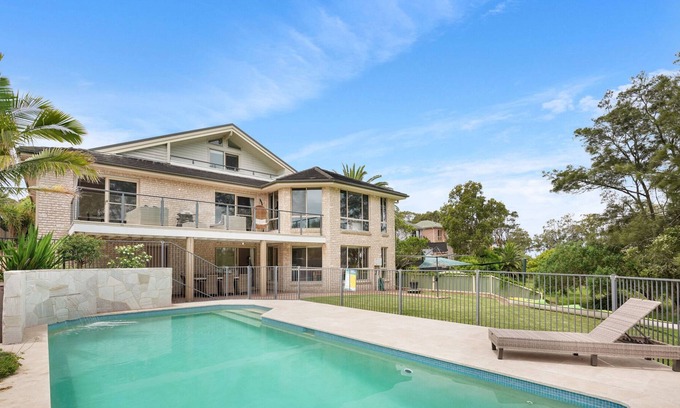 Rocky Point House | Stellar Lakefront House with Pool & Pool Table