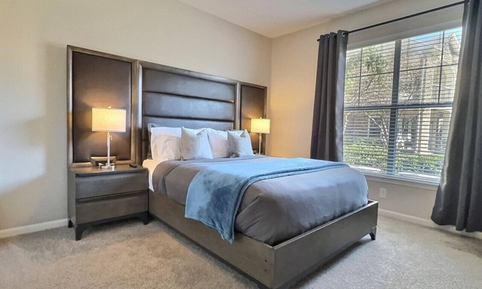 Lenox Apartment | Stellar suite w/Gym, Pool & Netflix, sleeps 4!