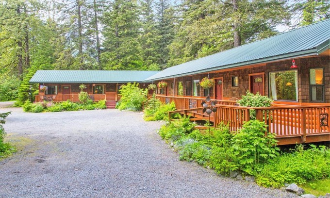 Bear Creek Hotel | Steller Inn