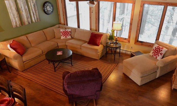 Snowshoe Condo | Stemwinder #2: 4 Bedrooms, 3 Full Baths: Slope Side, Heated Outdoor Hot Tub.