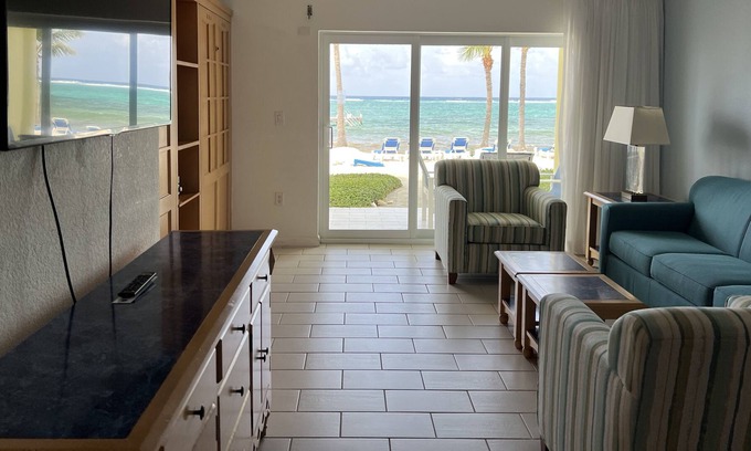 Colliers Bay House | Step right onto the beach!