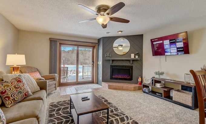 Wisconsin Dells Condo | Steph's Waterfront Retreat