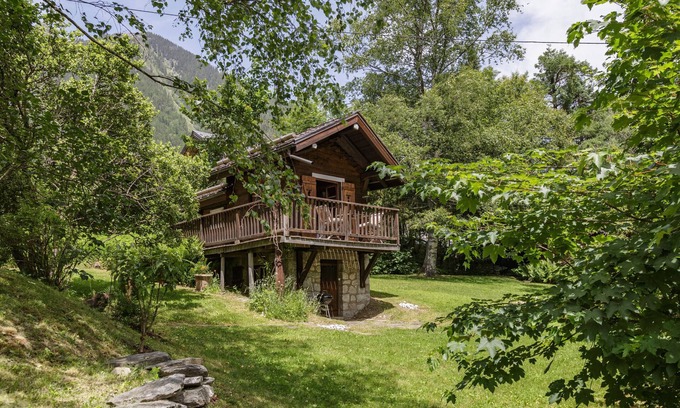 Chamonix City Centre Cabin | Stephen's Mazot, central Chamonix