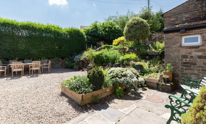 Hawes House | Steppe Haugh - Four Bedroom House, Sleeps 7