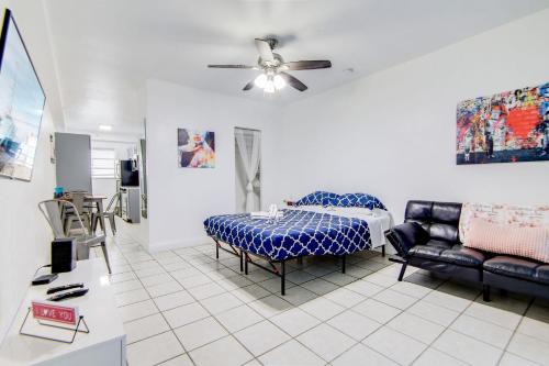South Beach Apartment | Steps 2 Beach, Prime Ocean Dr Condo w/2 Queen Beds