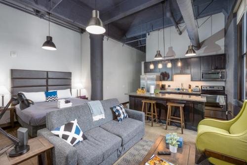 Strip District Apartment | Steps 2 Everything! - KING Bed - Amazing Roof and Gym