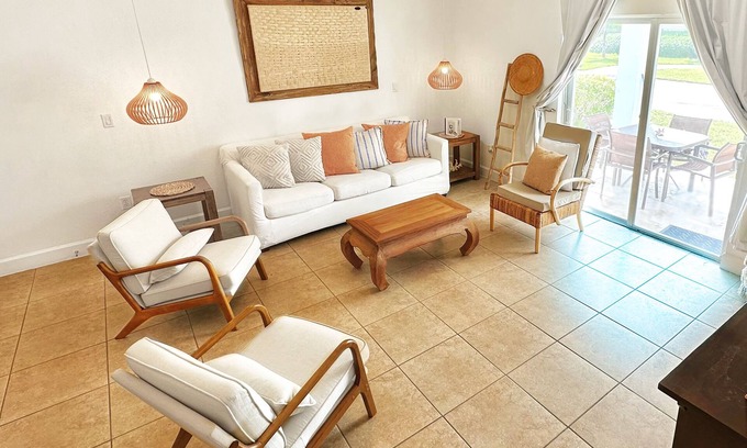 Alice Town Apartment | Steps from Beach Posh Villa Optional Golf Cart