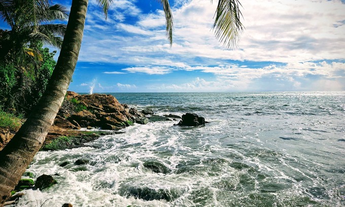 Emajagua House | Steps from Black Sand Beach 4-bedroom house in delightful Maunabo with AC, WiFi