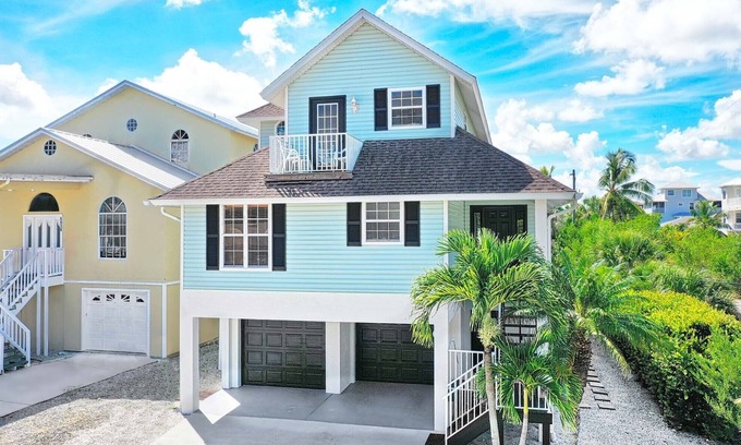Bonita Springs House | Steps from Bonita Beach! Great family home with a pool on salt water canal!