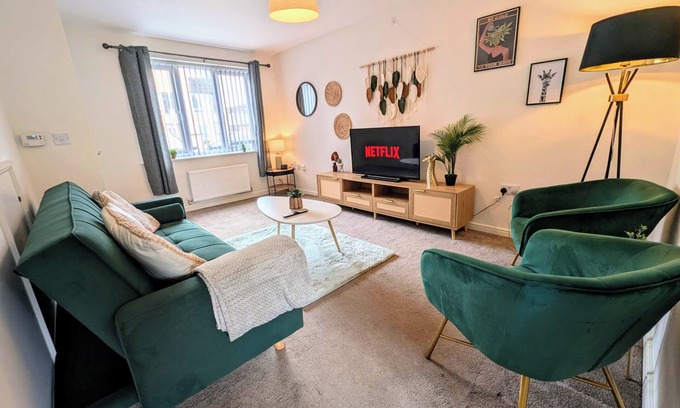 Chorlton-on-Medlock House | Steps from O2 Apollo & Oxford Road